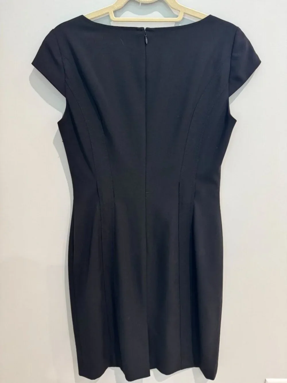 Tahari Arthur S. Levine | Black Cap-Sleeve Sheath Dress size 6. - Picture 4 of 16